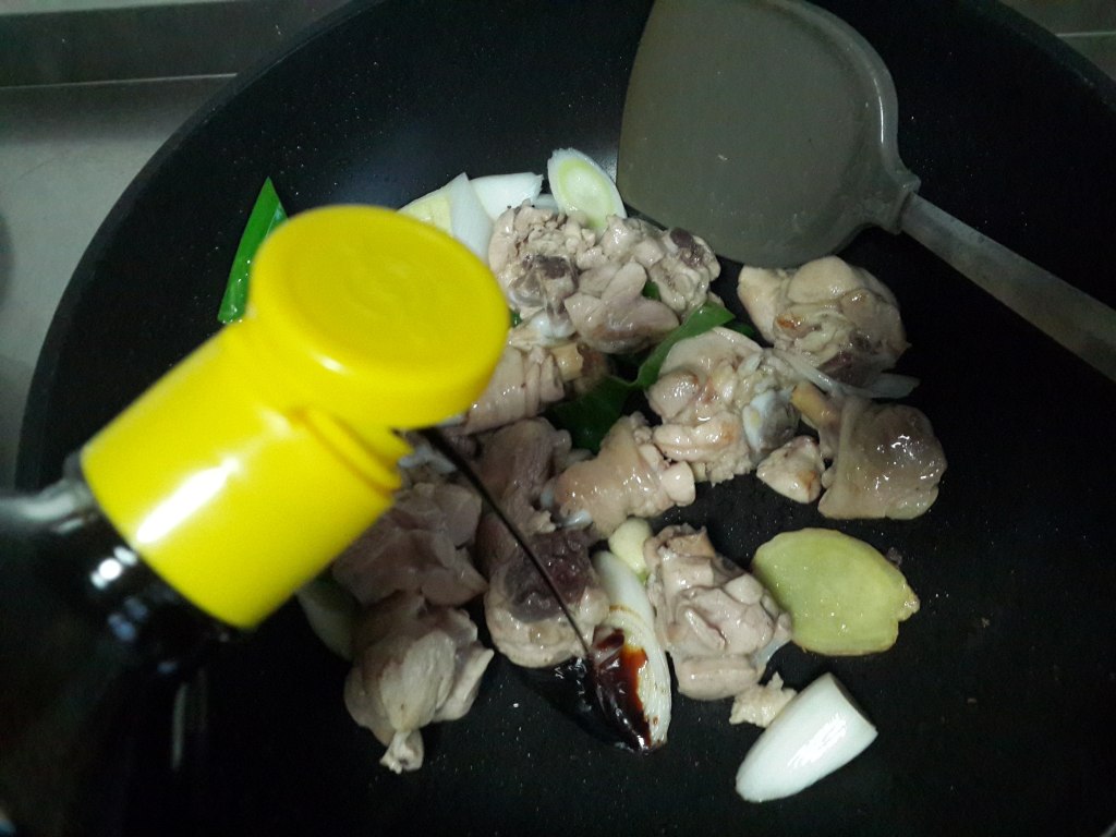 土豆炖鸡腿的做法，有了这个午餐何愁吃不下！