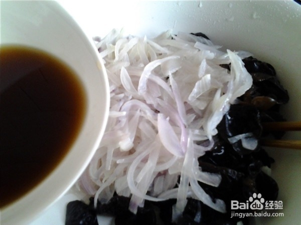 怎么做凉拌黑木耳洋葱菜