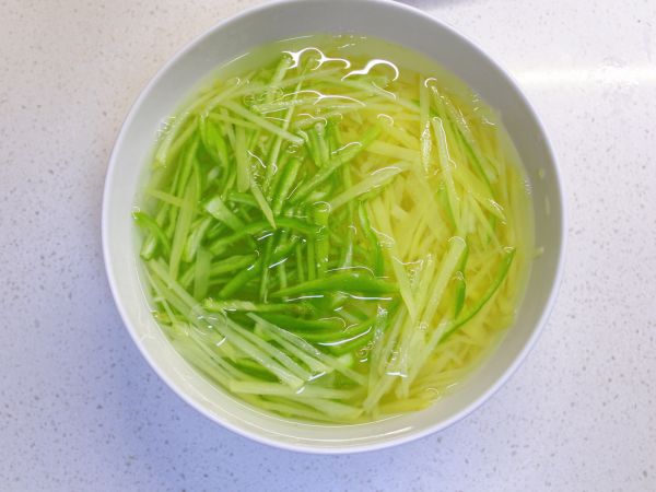 凉拌酸辣土豆丝