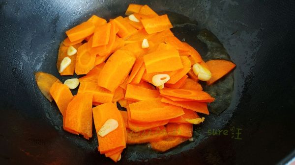 蒜油生炒胡萝卜