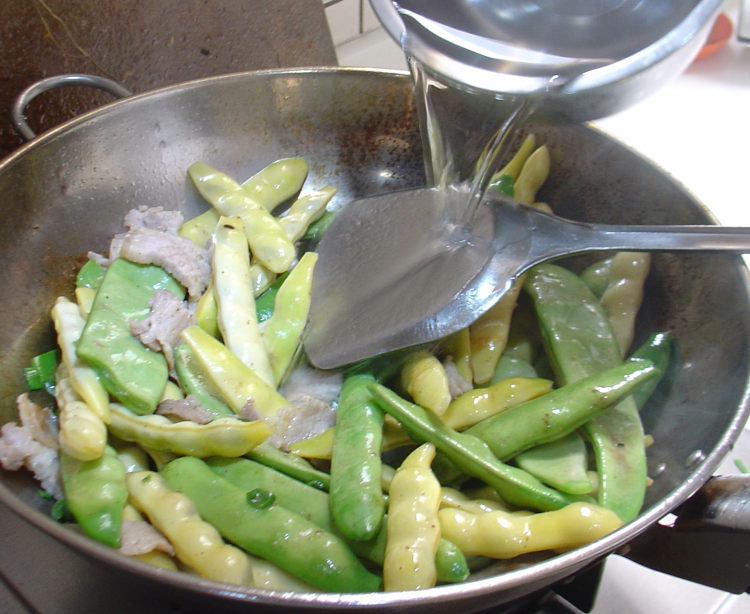 五花肉炖黄绿豆角的做法大全,味道真是好极了!