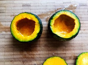 鹌鹑蛋鲜虾贝贝小南瓜盅