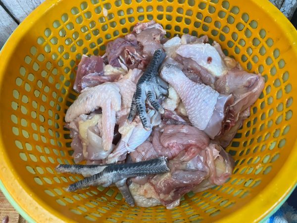 黄花菜木耳炖鸡汤