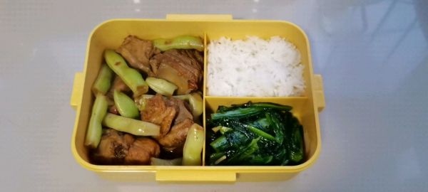 家常菜懒人饭豆角烧排骨