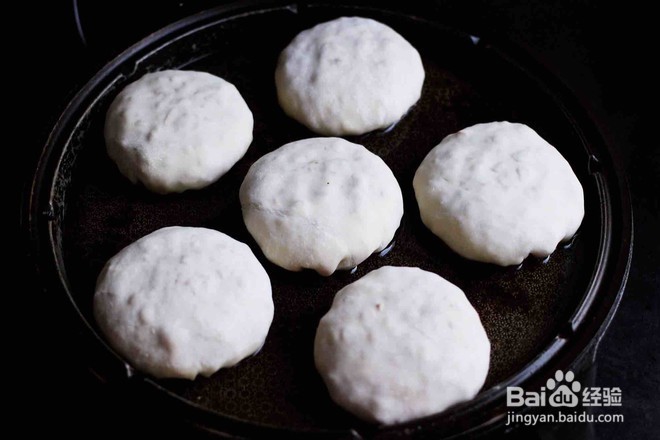 如何做出香味十足的猪肉白菜豆干馅饼