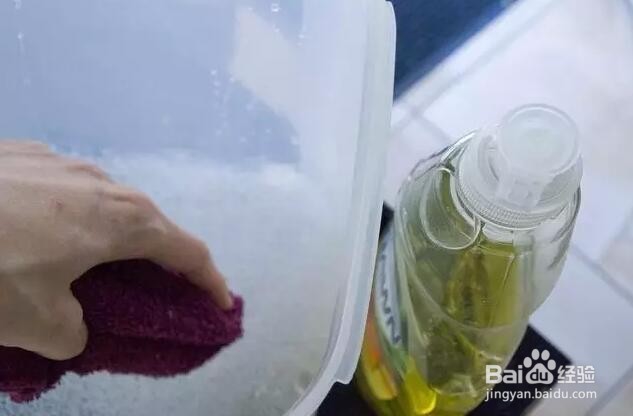 教你如何处理厨房油污?