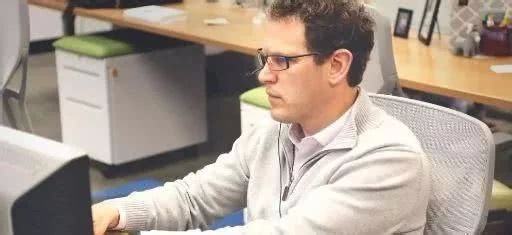 男性开始衰老时,身体有5种改变,