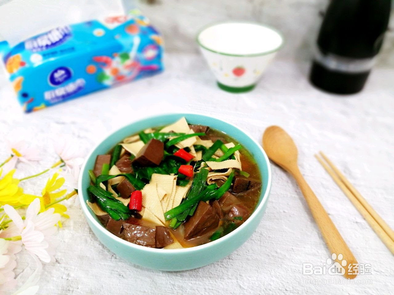 鸭血炖干豆腐的做法