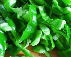 健康养生佳品青椒爆炒鸭胗的做法