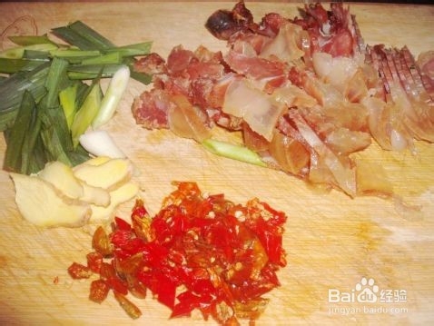 笋干炒腊肉的做法