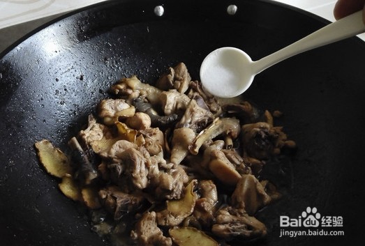 坐月子餐麻油鸡的做法