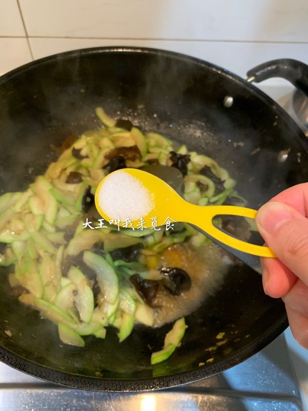 西葫芦肉片木耳饭