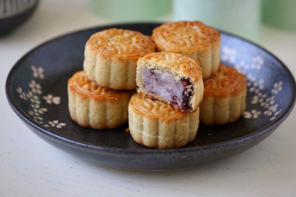 藜麦黑芝麻玫沙月饼