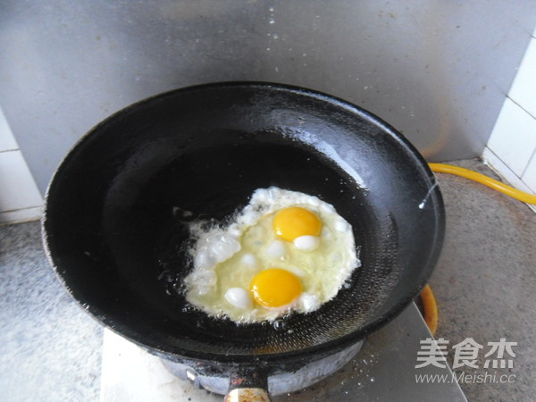 鸡蛋酱炒饭的做法