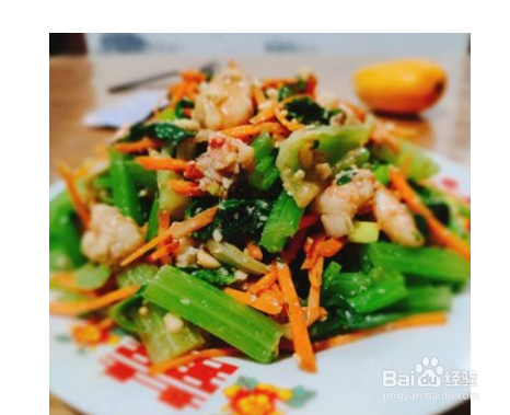 虾球拌芹菜的做法步骤