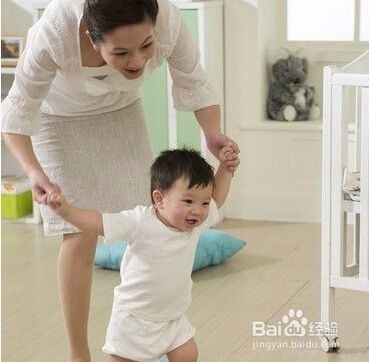 孩子如何学走路