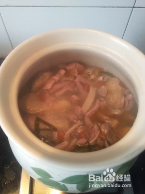 美食汤羹--猪肚煲鸡汤