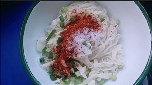 油泼面，简单的油泼面挂面照样可以做！