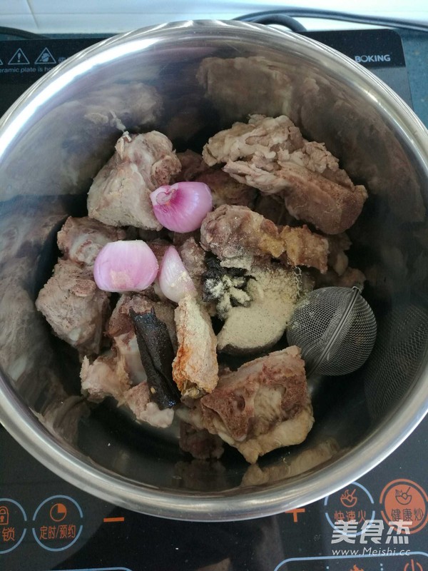 排骨莲藕汤的做法