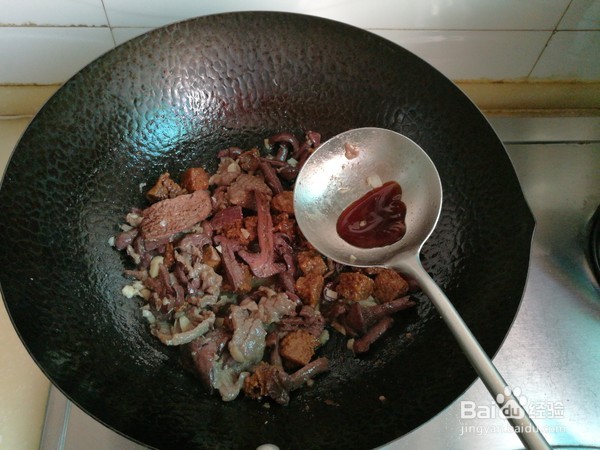 如何制作牛肉红蘑烩烤麸