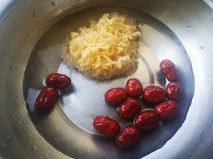红枣雪梨银耳羹
