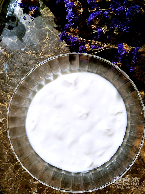 酸奶草莓冰淇淋