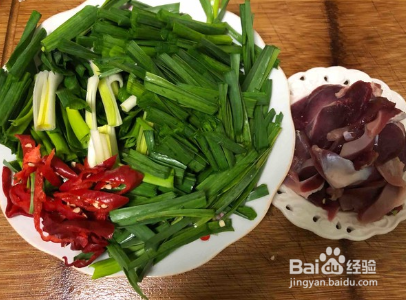 大蒜炒鸭肫的做法