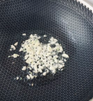 蒜香茼蒿炒猪肝