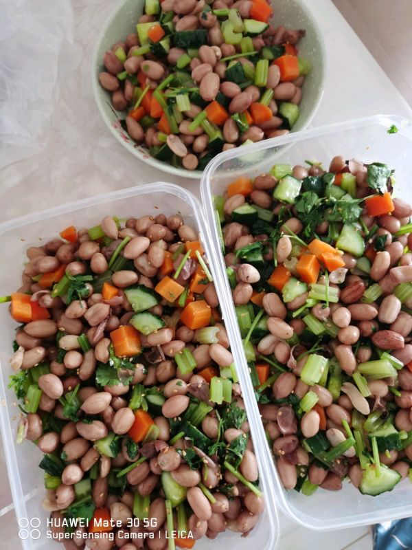 凉拌芹菜花生米