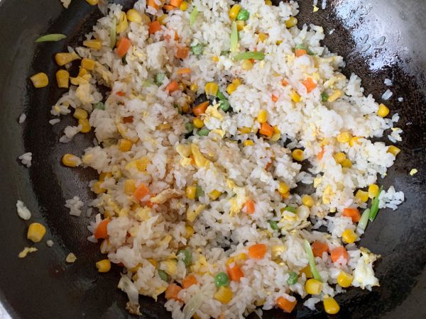 花朵时蔬炒米饭