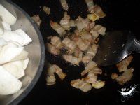 五花肉炒杏鲍菇的做法