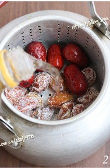 梅子红枣煮米酒