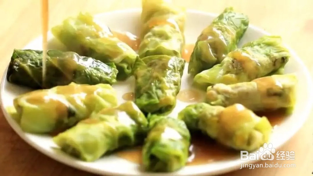 包菜换一种新吃法,整个往锅里一放