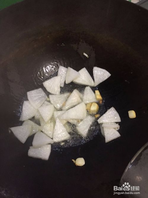 萝卜片炒莴苣的做法