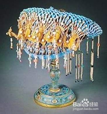 ”戏剧“倾城赋精美的服饰生涯