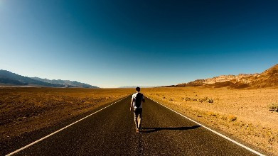 在大会召开期间怎么结合个人打工仔价值怎实现？