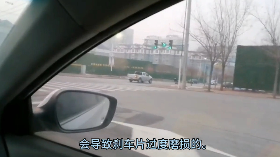 汽车自动挡怎样开省油？