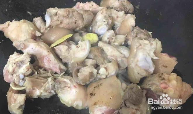 猪脚炖鸡汤的做法