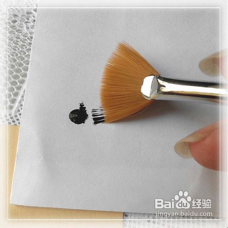 羽毛图案美甲教程—教你用扇形刷画美甲