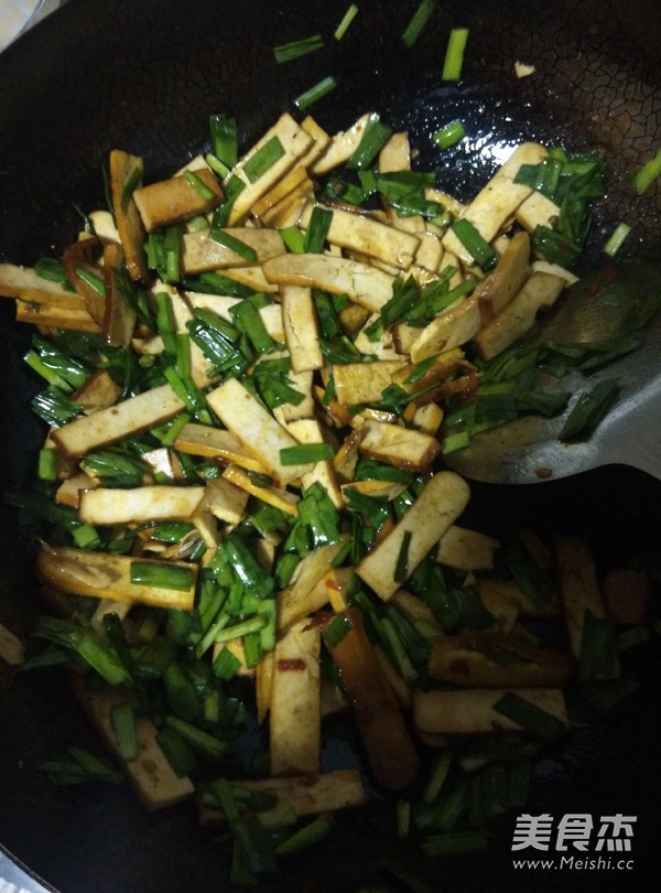 韭菜炒香干的做法
