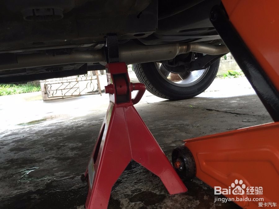 中华330怎样更换后减震器