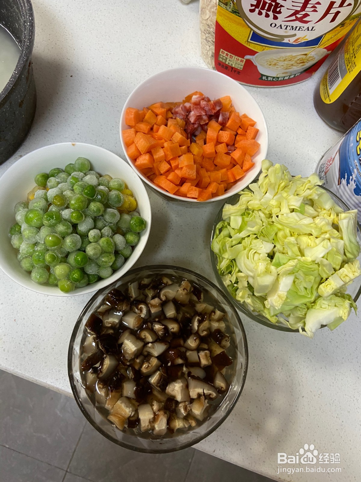 腊肠包菜什锦焖饭的做法