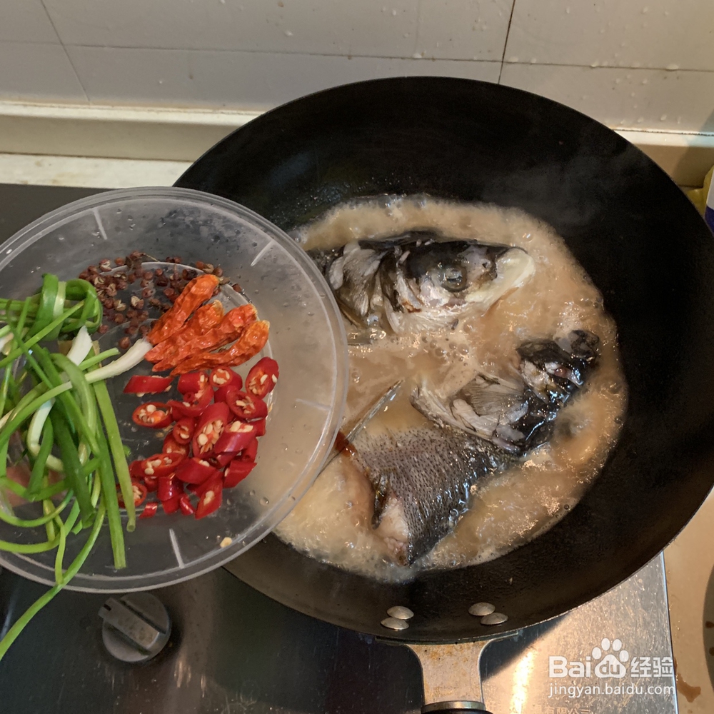鱼头炖豆腐的教程