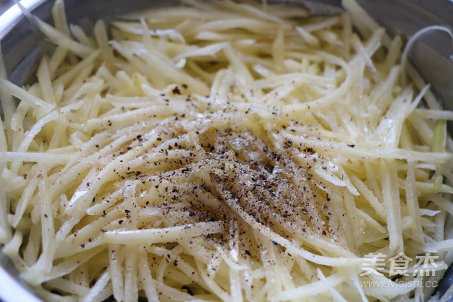 烤箱菜～黑胡椒香肠烤土豆丝