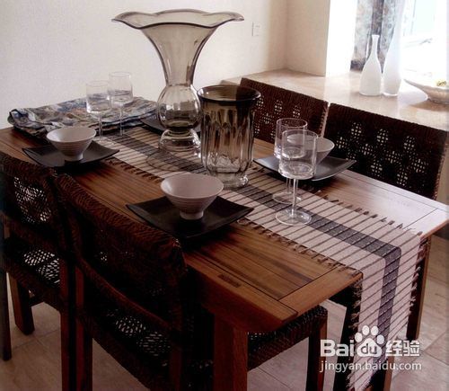 巧用桌布营造居室氛围