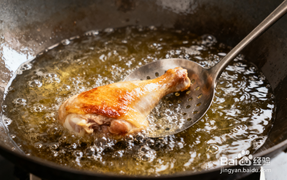 炸鸡腿怎么炸才外脆里嫩?多汁不柴,不回软