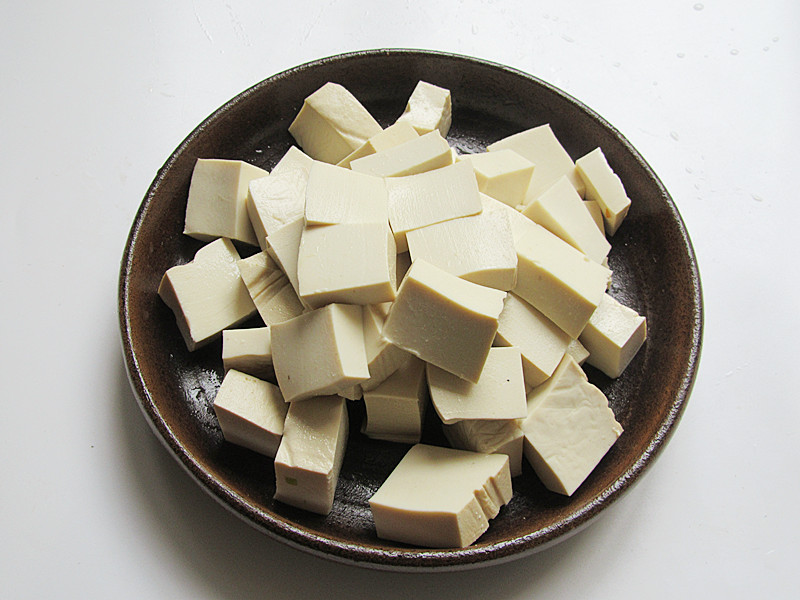 丝瓜炖豆腐的简单易做方法，可口美味。