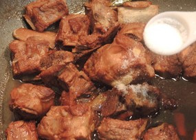 家制红烧排骨的小窍门