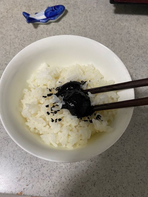 轻食三文鱼白芦笋墨鱼汁米饭