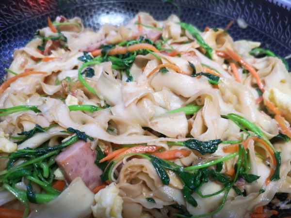 草头火腿炒刀削面